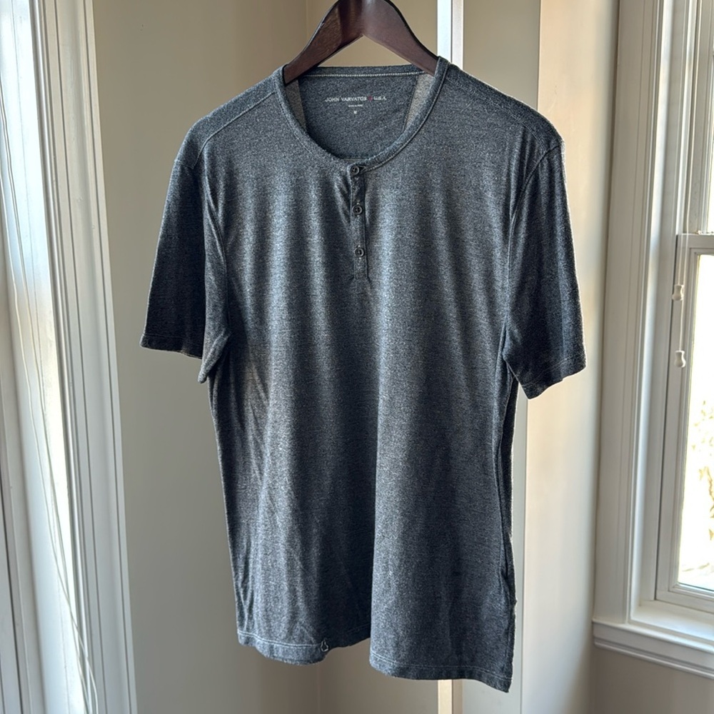 John Varvatos Men’s Gray Short-Sleeve Henley, Size Medium, Very Good